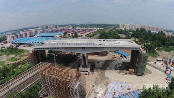 成都市青白江大件路上跨达成北环铁路立交转体桥项目