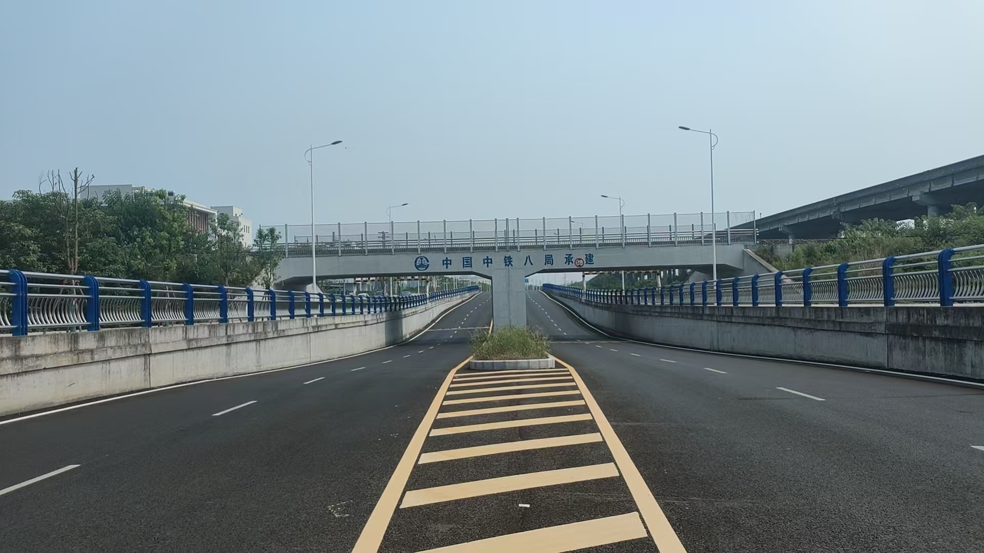 彭州市规划II路延伸段下穿成汶铁路立交桥工程全线贯通
